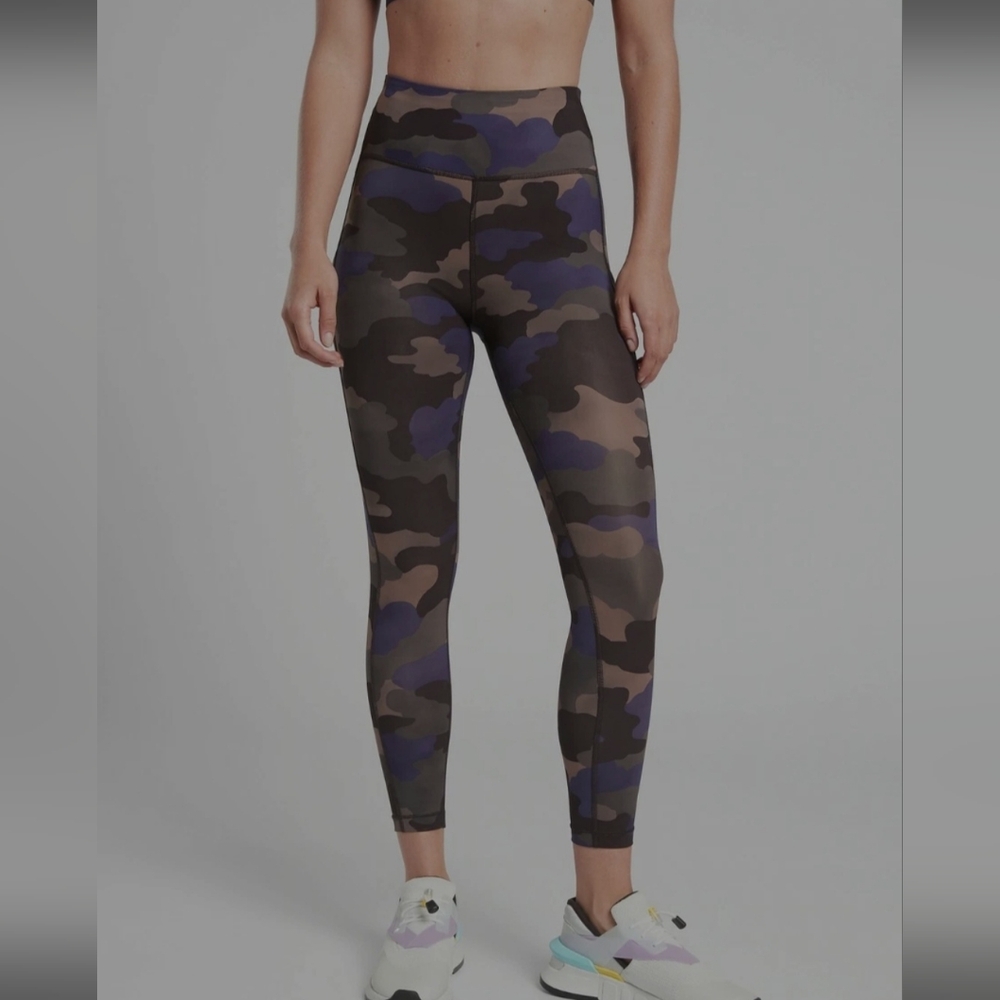 ATHLETA Ultimate Stash Pocket Printed 7/8 Camo Leggings ** Small ** EUC !!!